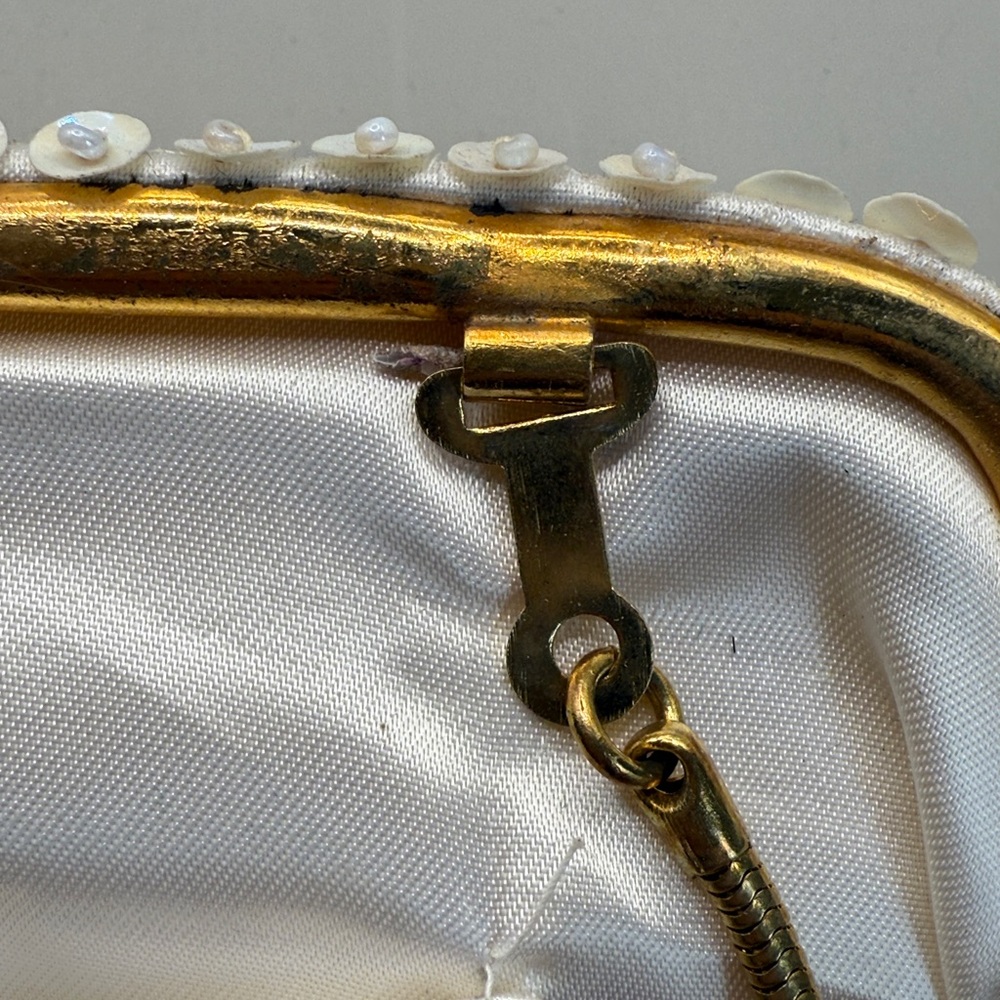 Elegant Beaded/Sequin, Gold Accents, with chain handle - Picture 14 of 14